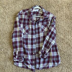 Men’s plaid flannel button up